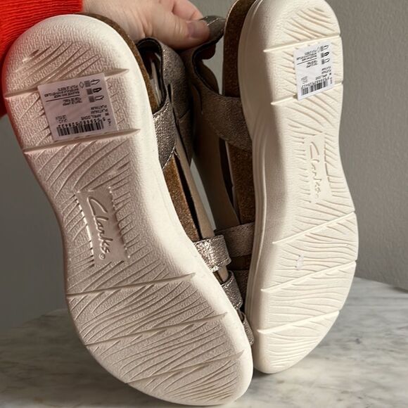 Clarks April Dove Sandals in Platinum, 6.5, New in Box, Velcro ankle strap - Picture 6 of 6